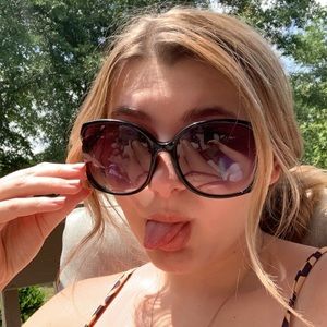 Meet your Posher, Devon